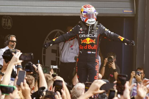 ZANDVOORT Max Verstappen Oracle Red Bull Racing celebrates winning the F1 Grand Prix of the Netherlands at Circuit Zandvoort on September 4, 2022 in Zandvoort, Netherlands KOEN VAN WEEL F1 Grand Prix of The Netherlands 2022 xVIxANPxSportx xxANPxIVx 454047926 originalFilename: 454047926.jpg