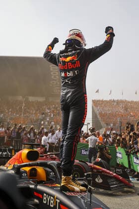 VERSTAPPEN Max (ned), Red Bull Racing RB18, portrait during the Formula 1 Heineken Dutch Grand Prix 2022, 15th round of the 2022 FIA Formula One World Championship, WM, Weltmeisterschaft from September 2 to 4, 2022 on the Zandvoort Circuit, in Netherlands, Belgium - F1 - DUTCH GRAND PRIX 2022 - RACE DPPI Panoramic  00122036_1R6_0637.JPG_