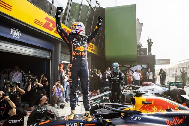ZANDVOORT Max Verstappen Oracle Red Bull Racing cheers after winning the F1 Grand Prix of the Netherlands at Circuit Zandvoort on September 4, 2022 in Zandvoort, Netherlands ANP SEM VAN DER WAL F1 Grand Prix of The Netherlands 2022 xVIxANPxSportx xxANPxIVx 454048332 originalFilename: 454048332.jpg