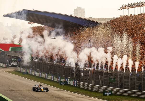 ZANDVOORT Max Verstappen Oracle Red Bull Racing crosses the finish line after winning the F1 Grand Prix of the Netherlands at Circuit van Zandvoort on September 4, 2022 in Zandvoort, Netherlands REMKO DE WAAL F1 Grand Prix of The Netherlands 2022 xVIxANPxSportx xxANPxIVx 454048450 originalFilename: 454048450.jpg