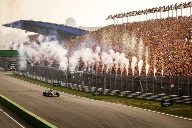 ZANDVOORT Max Verstappen Oracle Red Bull Racing crosses the finish line after winning the F1 Grand Prix of the Netherlands at Circuit van Zandvoort on September 4, 2022 in Zandvoort, Netherlands REMKO DE WAAL F1 Grand Prix of The Netherlands 2022 xVIxANPxSportx xxANPxIVx 454048736 originalFilename: 454048736.jpg