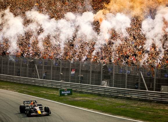 ZANDVOORT Max Verstappen Oracle Red Bull Racing crosses the finish line after winning the F1 Grand Prix of the Netherlands at Circuit van Zandvoort on September 4, 2022 in Zandvoort, Netherlands REMKO DE WAAL F1 Grand Prix of The Netherlands 2022 xVIxANPxSportx xxANPxIVx 454049018 originalFilename: 454049018.jpg