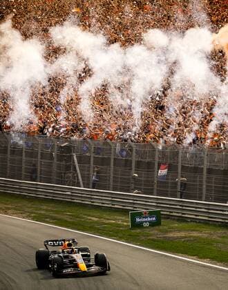 ZANDVOORT Max Verstappen Oracle Red Bull Racing crosses the finish line after winning the F1 Grand Prix of the Netherlands at Circuit van Zandvoort on September 4, 2022 in Zandvoort, Netherlands REMKO DE WAAL F1 Grand Prix of The Netherlands 2022 xVIxANPxSportx xxANPxIVx 454049025 originalFilename: 454049025.jpg