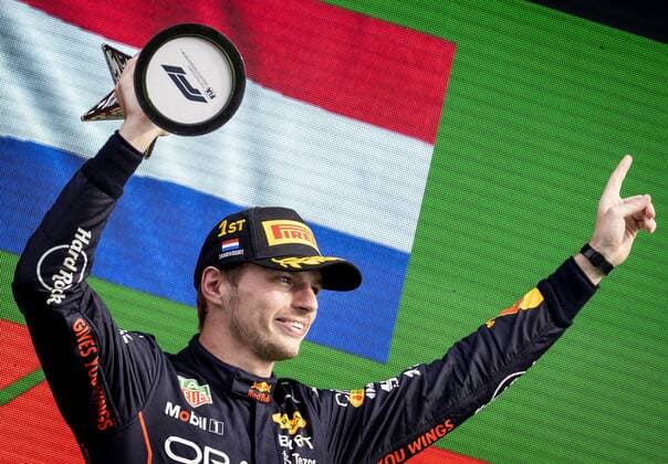 ZANDVOORT Max Verstappen Oracle Red Bull Racing on the podium after winning the F1 Grand Prix of the Netherlands at Circuit Zandvoort on September 4, 2022 in Zandvoort, Netherlands KOEN VAN WEEL F1 Grand Prix of The Netherlands 2022 xVIxANPxSportx xxANPxIVx 454049317 originalFilename: 454049317.jpg