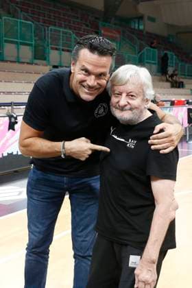 Basketball expert Jakob Cup 2022 Final in the Oberfrankenhalle in Bayreuth Season 2022 2023 Veolia Towers Hamburg against NINERS Chemnitz Raoul Korner Veolia Towers Hamburg Coach left Eddy Hübner Medi Bayreuth Supervisor right