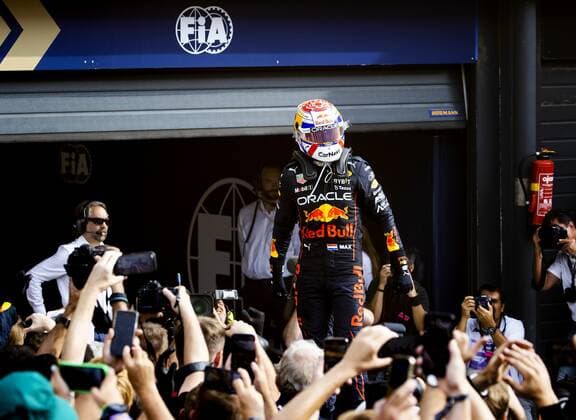 ZANDVOORT Max Verstappen Oracle Red Bull Racing after winning the F1 Grand Prix of the Netherlands at Circuit Zandvoort on September 4, 2022 in Zandvoort, Netherlands KOEN VAN WEEL F1 Grand Prix of The Netherlands 2022 xVIxANPxSportx xxANPxIVx 454050349 originalFilename: 454050349.jpg