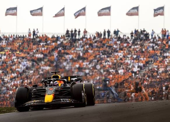 ZANDVOORT Max Verstappen Oracle Red Bull Racing in action during the F1 Grand Prix of the Netherlands at Circuit Zandvoort on September 4, 2022 in Zandvoort, Netherlands REMKO DE WAAL F1 Grand Prix of The Netherlands 2022 xVIxANPxSportx xxANPxIVx 454051130 originalFilename: 454051130.jpg