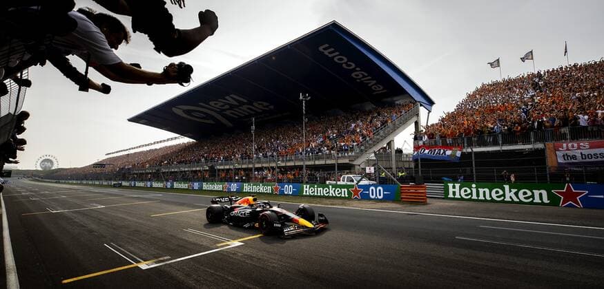 ZANDVOORT Max Verstappen Oracle Red Bull Racing crosses the finish line to win the F1 Grand Prix of the Netherlands at the Circuit of Zandvoort on September 4, 2022 in Zandvoort, Netherlands KOEN VAN WEEL F1 Grand Prix of The Netherlands 2022 xVIxANPxSportx xxANPxIVx 454051487 originalFilename: 454051487.jpg
