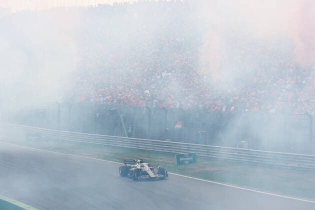 10 GASLY Pierre (fra), Scuderia AlphaTauri AT03, action spectators, fans, grandstands, gradins, orange army, celebrations during the Formula 1 Heineken Dutch Grand Prix 2022, 15th round of the 2022 FIA Formula One World Championship, WM, Weltmeisterschaft from September 2 to 4, 2022 on the Zandvoort Circuit, in Netherlands, Belgium - F1 - DUTCH GRAND PRIX 2022 - RACE DPPI Panoramic 00122036_AV6_0408