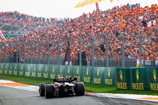 01 VERSTAPPEN Max (nld), Red Bull Racing RB18, action during the Formula 1 Heineken Dutch Grand Prix 2022, 15th round of the 2022 FIA Formula One World Championship, WM, Weltmeisterschaft from September 2 to 4, 2022 on the Zandvoort Circuit, in Netherlands, Belgium - F1 - DUTCH GRAND PRIX 2022 - RACE DPPI Panoramic  20220904_G00D3274