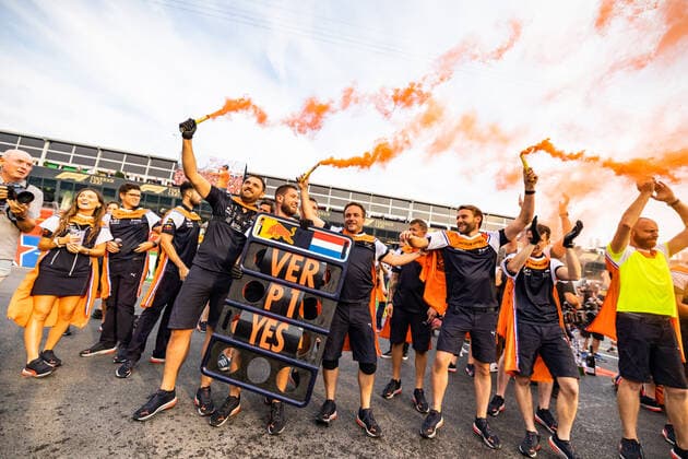 Red Bull Racing Team celebrate the victory of VERSTAPPEN Max with the crowd, foule, fans of the orange Army during the Formula 1 Heineken Dutch Grand Prix 2022, 15th round of the 2022 FIA Formula One World Championship, WM, Weltmeisterschaft from September 2 to 4, 2022 on the Zandvoort Circuit, in Netherlands, Belgium - F1 - DUTCH GRAND PRIX 2022 - RACE DPPI Panoramic  00122036_GH_22090