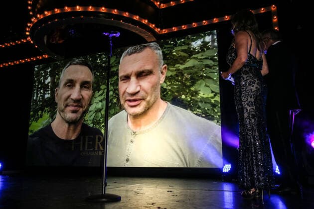 Boxing Herqul 2022 German Boxing Award, Berlin, 04 09 2022 Lifetime Achievement Award Peter Hanraths Video message from Vitaly and Wladimir Klitschko Berlin Germany