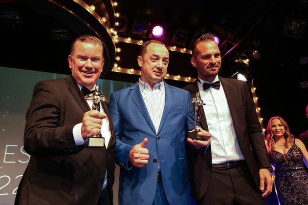Boxing Herqul 2022 German Boxing Award, Berlin, 04 09 2022 Trainer of the Year Joerg Lubrich accepts the award for Connie Mittermeyer Trainer of the Year, Bulent Baser also Trainer of the Year and Teddy O Berlin Germany