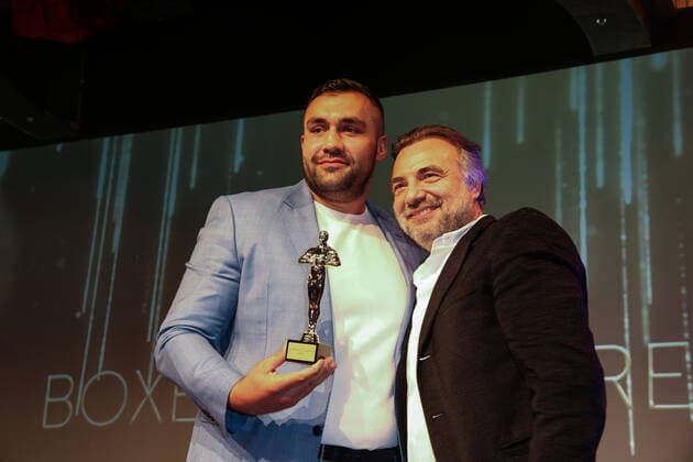 Boxing Herqul 2022 German Boxing Award, Berlin, 04 09 2022 Boxer of the Year Ali Eren Demirecen EC Boxing and laudator Oktay Kaynarca Berlin Germany