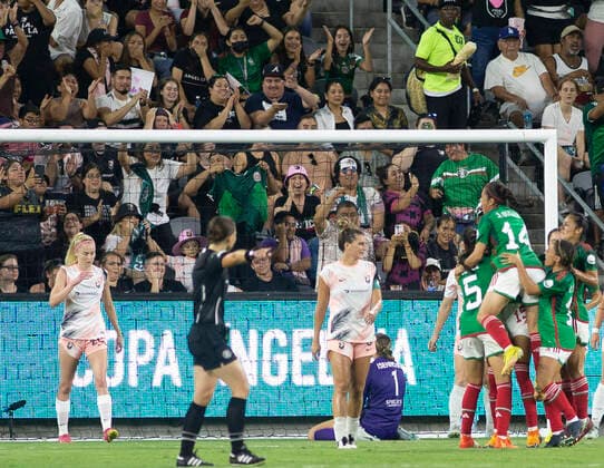 Mexico s players celebrate after scoring against Angel City FC, during a friendly match at the Bank of California Stadium in Los Angeles, USA, 05 September 2022. Angel City - Mexico !ACHTUNG: NUR REDAKTIONELLE NUTZUNG!  Copyright: xARMANDOxARORIZOx AME4920 20220906-a1df65f0fd1055b41ff60d06b1bcb3373af346b2