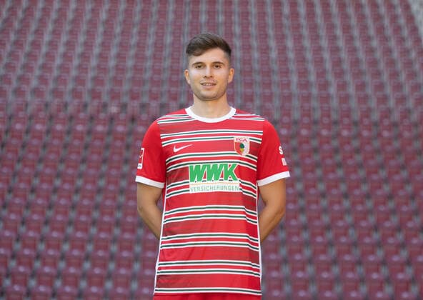 Elvis Rexhbecaj FC Augsburg 1 BL, portrait date 2022 2023,