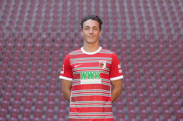Julian Baumgartlinger FC Augsburg 1 BL, Porträttermin 2022 2023,