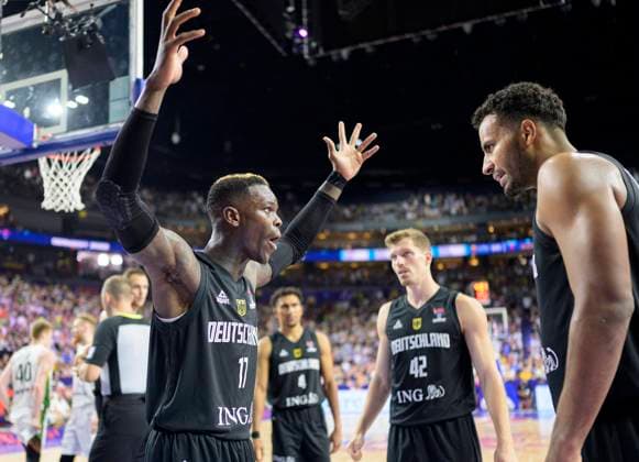 v l Dennis SCHROEDER Schröder GER , Johannes THIEMANN GER Gesture, gesture, Lithuania LTU Germany GER 109 107 n V , preliminary round group B, on 04 09 2022 in Cologne Basketball European Championship EuroBasket 2022 in Germany, from 01 09 18 09 2022 Â
