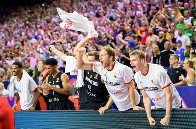 Cheers of the players on the bench v r Justus HOLLATZ GER , Christian SENGFELDER GER , Andreas OBST GER , Maodo LO GER , Nick WEILER BABB GER Lithuania LTU Germany GER 109 107 n V , preliminary round group B, on 04 09 2022 in Cologne Basketball European Championship EuroBasket 2022 in Germany, from 01 09 18 09 2022 Â