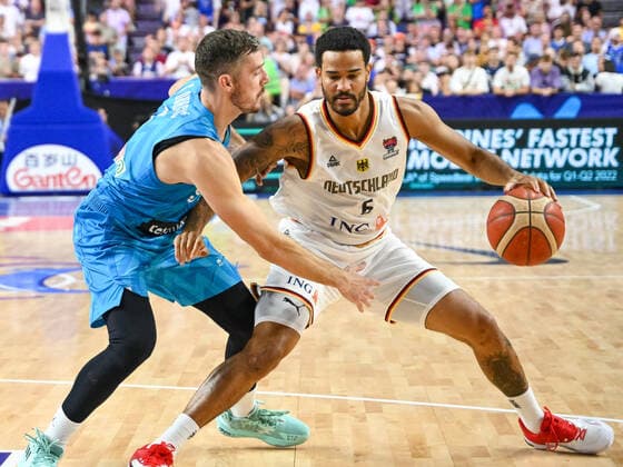 Goran Dragic Team Slovenia, 03 vs Nick Weiler Babb Team Germany, 06 Germany vs Slovenia, Basketball, European Championship 2022, FIBA EUROBASKET 2022, Group Stage, Group B, Game B 10, 06 09 2022 Germany vs Slovenia, Basketball, European Championship 2022, FIBA EUROBASKET 2022, Group Stage, Group B, Game B 10, 06 09 2022 Koeln Copyright: xThomasxHaeslerx EP_EER