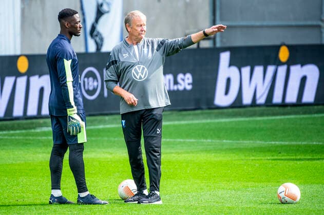 220907 Goalkeeper Ismael Diawara and head coach Age Hareide during a training session with Malmö FF on September 7, 2022 in Malmö Photo Christian Örnberg BILDBYRAN COP 166 CO0226 football football soccer fotball uefa europa league training practice training malmö ff bbeng,  Copyright: CHRISTIANxÖRNBERG BB220907CO021