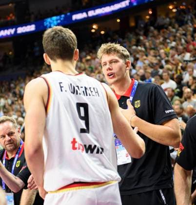 Moritz WAGNER r GER injured not in the EM squad claps his brother Franz WAGNER GER, Germany GER Slovenia SLO 80 88, preliminary round group B, on 06 09 2022 in Cologne Basketball European Championship EuroBasket 2022 in Germany, from 01 09 18 09 2022 Â