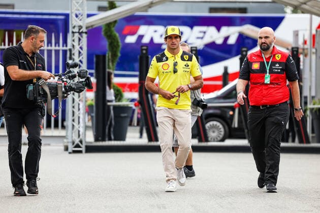 SAINZ Carlos (spa), Scuderia Ferrari F1-75, portrait during the Formula 1 Pirelli Gran Premio d™Italia 2022, Italian Grand Prix 2022, 16th round of the 2022 FIA Formula One World Championship, WM, Weltmeisterschaft from September 9 to 11, 2022 on the Autodromo Nazionale di Monza, in Monza, Italy - F1 - ITALIAN GRAND PRIX 2022 DPPI Panoramic  20220908_GOOD3818