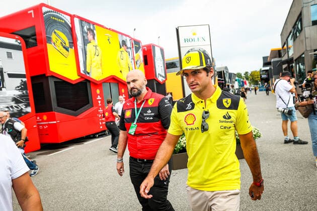 SAINZ Carlos (spa), Scuderia Ferrari F1-75, portrait during the Formula 1 Pirelli Gran Premio d™Italia 2022, Italian Grand Prix 2022, 16th round of the 2022 FIA Formula One World Championship, WM, Weltmeisterschaft from September 9 to 11, 2022 on the Autodromo Nazionale di Monza, in Monza, Italy - F1 - ITALIAN GRAND PRIX 2022 DPPI Panoramic  20220908_G00D4054