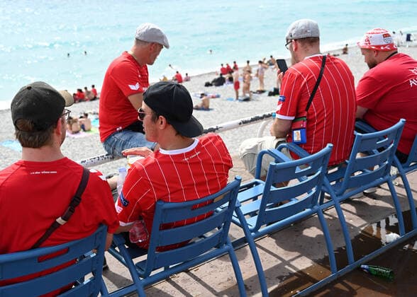08 09 2022, Nice, France, Allianz Riviera, OGC Nice vs 1 FC Koeln UEFA Europa Conference League 2022 2023 Group D, fans of 1 FC Koeln on the beach of NIzaa Photo Ralf Treese Nice Allianz Riviera France  521_NIZKOE20220908_004 Treese-521
