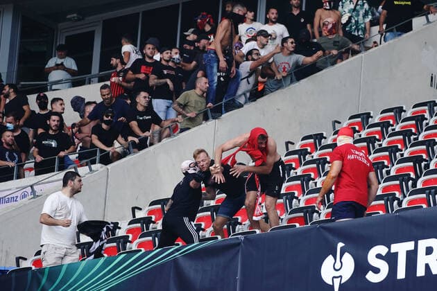 EchauffourÃ e entre supporters nicois et allemands FOOTBALL : OGC Nice vs FC Cologne - Ligue Europa ConfÃ rence - Nice - 08 09 2022 NorbertScanella Panoramic 