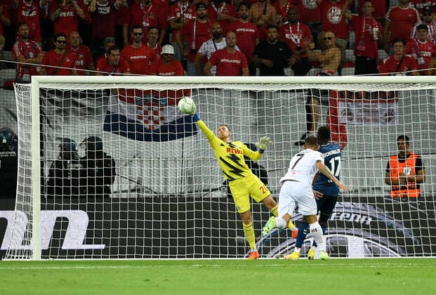 08 09 2022, Nice, France, Allianz Riviera, OGC Nice vs 1 FC Koeln UEFA Europa Conference League 2022 2023 Group D, Goalkeeper Marvin Schwaebe 1 FC Koeln and Andy Delort OGC Nice in duel Photo Ralf Treese Nice Allianz Riviera France  521_NIZKOE20220908_033 Treese-521