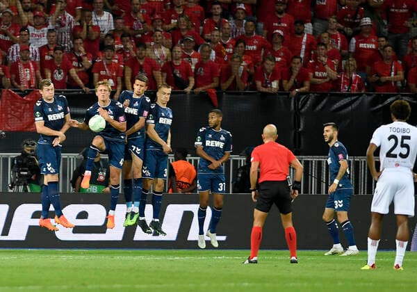 08 09 2022, Nice, France, Allianz Riviera, OGC Nice vs 1 FC Koeln UEFA Europa Conference League 2022 2023 Group D, Timo Huebers 1 FC Koeln handball Photo Ralf Treese Nice Allianz Riviera France  521_NIZKOE20220908_034 Treese-521