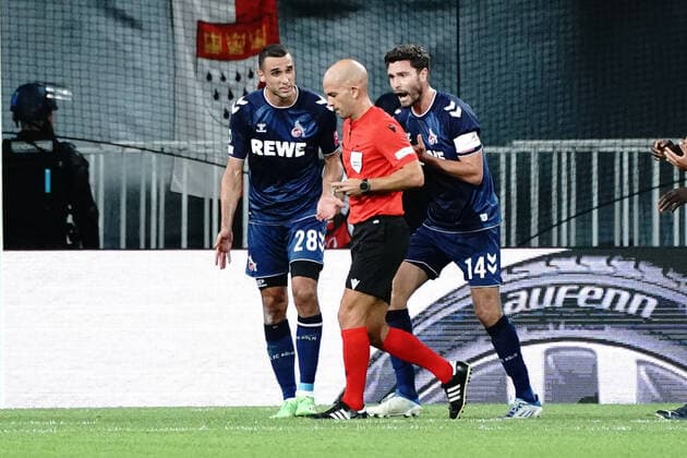 Louis Godinho (arbitre) - Jonas Hector (FC Cologne) - Elles Skhiri (FC Cologne) FOOTBALL : OGC Nice vs FC Cologne - Ligue Europa ConfÃ rence - Nice - 08 09 2022 NorbertScanella Panoramic 