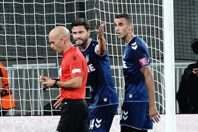Louis Godinho (arbitre) - Jonas Hector (FC Cologne) - Elles Skhiri (FC Cologne) FOOTBALL : OGC Nice vs FC Cologne - Ligue Europa ConfÃ rence - Nice - 08 09 2022 NorbertScanella Panoramic 