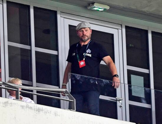 08 09 2022, Nice, France, Allianz Riviera, OGC Nice vs 1 FC Koeln UEFA Europa Conference League 2022 2023 Group D, coach Steffen Baumgart 1 FC Koeln gestures, gestures photo Ralf Treese Nice Allianz Riviera France  521_NIZKOE20220908_036 Treese-521