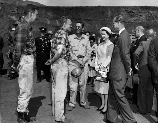 June 21, 1959, SCHEFFERVILLE, PQ, CANADA: Queen Elizabeth II and Prince Philip chat informally with workers at the bottom of the 300-foot open-pit Gagnon iron mine during a visit, in Schefferville, Que., June 21, 1959. QUEEN ELIZABETH, PRINCE PHILIP  - ZUMAc35_ 19590621_zaf_c35_001 Copyright: xMikexMilnex