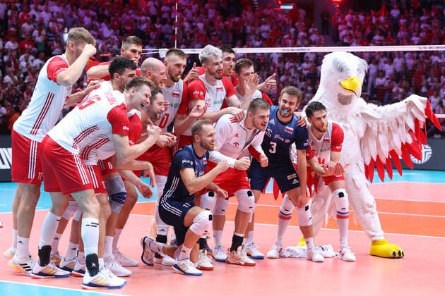 Sport Themen der Woche KW36 Sport Bilder des Tages GLIWICE 08.09.2022 MISTRZOSTWA SWIATA W SIATKOWCE MEZCZYZN MECZ CWIERCFINAL: POLSKA - USA --- FIVB VOLLEYBALL MENS World Championship, WM, Weltmeisterschaft 2022 QUARTERFINAL 1 4 MATCH: POLAND - UNITED STATES REPREZENTACJA POLSKI RADOSC KWOLEK TATA FOT. ANNA KLEPACZKO FOTOPYK NEWSPIX.PL --- Newspix.pl  220908LUM158