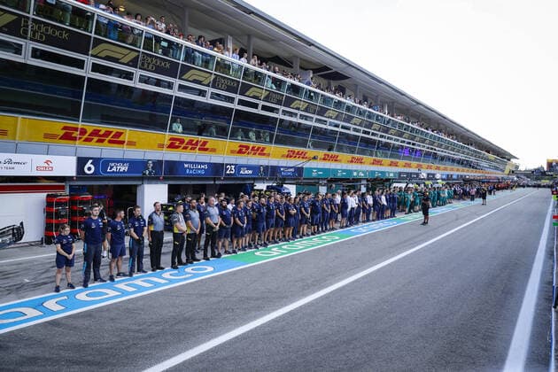 Williams team, Minute of silence for Queen Elizabeth of England during the Formula 1 Pirelli Gran Premio d™Italia 2022, Italian Grand Prix 2022, 16th round of the 2022 FIA Formula One World Championship, WM, Weltmeisterschaft from September 9 to 11, 2022 on the Autodromo Nazionale di Monza, in Monza, Italy - F1 - ITALIAN GRAND PRIX 2022 DPPI Panoramic  _V2_0818