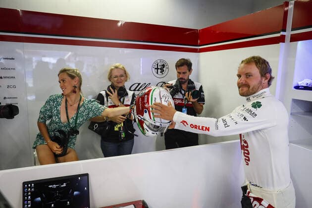 BOTTAS Valtteri (fin), Alfa Romeo F1 Team ORLEN C42, portrait with his girlfriend Tiffany Cromwell during the Formula 1 Pirelli Gran Premio d™Italia 2022, Italian Grand Prix 2022, 16th round of the 2022 FIA Formula One World Championship, WM, Weltmeisterschaft from September 9 to 11, 2022 on the Autodromo Nazionale di Monza, in Monza, Italy - F1 - ITALIAN GRAND PRIX 2022 DPPI Panoramic  _V2_0821