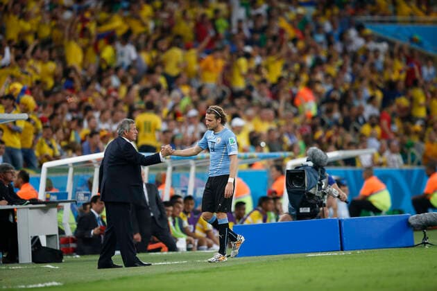 Sandro Pereyra-20140628SP-1040. Oscar Washington Tabarez y Diego Forlan, de Uruguay, en el juego entre Colombia y Uruguay por los octavos de final de la Copa Mundial de la FIFA Brasil 2014, el 28 de junio de 2014 en el Estadio Maracana en Rio de Janeiro. Foto: Sandro Pereyra, La Diaria, Agencia Gamba.- Oscar Washington Tabarez y Diego Forlan, de Uruguay. Estadio Maracana. *** Sandro Pereyra 20140628SP 1040 Oscar Washington Tabarez and Diego Forlan, of Uruguay, in the game between Colombia and Uruguay for the round of 16 of the 2014 FIFA World Cup Brazil, on June 28, 2014 at the Maracana Stadium in Rio de Janeiro Photo Sandro Pereyra, La Diaria, Agencia Gamba Oscar Washington Tabarez and Diego Forlan, of Uruguay Maracana Stadium.