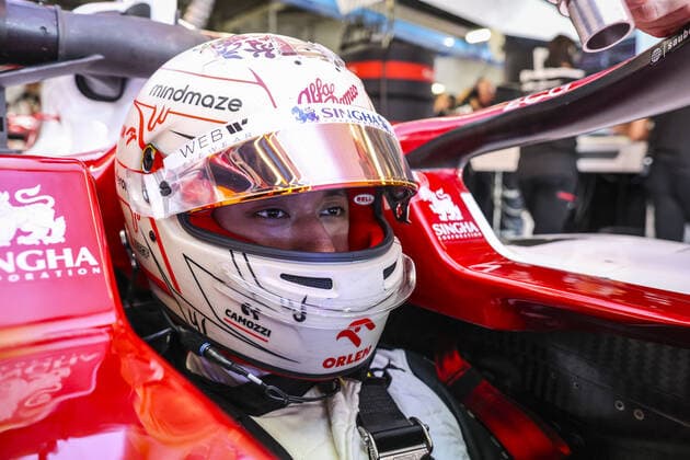 ZHOU Guanyu (chi), Alfa Romeo F1 Team ORLEN C42, portrait during the Formula 1 Pirelli Gran Premio d™Italia 2022, Italian Grand Prix 2022, 16th round of the 2022 FIA Formula One World Championship, WM, Weltmeisterschaft from September 9 to 11, 2022 on the Autodromo Nazionale di Monza, in Monza, Italy - F1 - ITALIAN GRAND PRIX 2022 DPPI Panoramic  AV6_2434