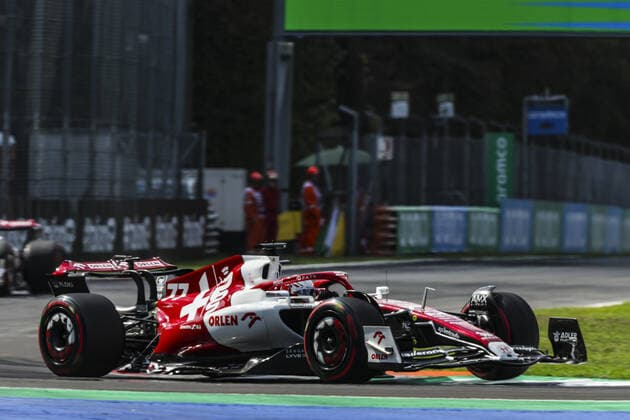 77 BOTTAS Valtteri (fin), Alfa Romeo F1 Team ORLEN C42, action during the Formula 1 Pirelli Gran Premio d™Italia 2022, Italian Grand Prix 2022, 16th round of the 2022 FIA Formula One World Championship, WM, Weltmeisterschaft from September 9 to 11, 2022 on the Autodromo Nazionale di Monza, in Monza, Italy - F1 - ITALIAN GRAND PRIX 2022 DPPI Panoramic  G00D5804
