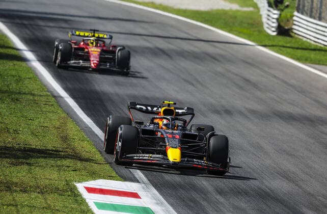 11 PEREZ Sergio (mex), Red Bull Racing RB18, action during the Formula 1 Pirelli Gran Premio d™Italia 2022, Italian Grand Prix 2022, 16th round of the 2022 FIA Formula One World Championship, WM, Weltmeisterschaft from September 9 to 11, 2022 on the Autodromo Nazionale di Monza, in Monza, Italy - F1 - ITALIAN GRAND PRIX 2022 DPPI Panoramic  20220909_G00D5430