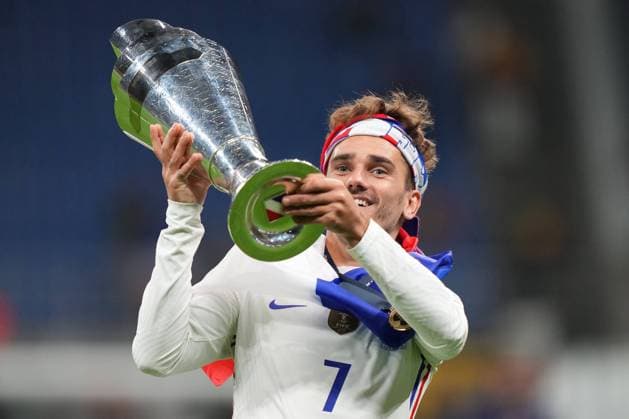 ESP: Spain - France. UEFA Nations League 2021 Final Antoine Griezmann of France with the trophy during the UEFA Nations League match between Spain and France played at San Siro Stadium on October 10, 2021 in Milan, Italy. kpng Milan Milan Italy Copyright: xPRESSINPHOTOx I0000RaHFePAapQY