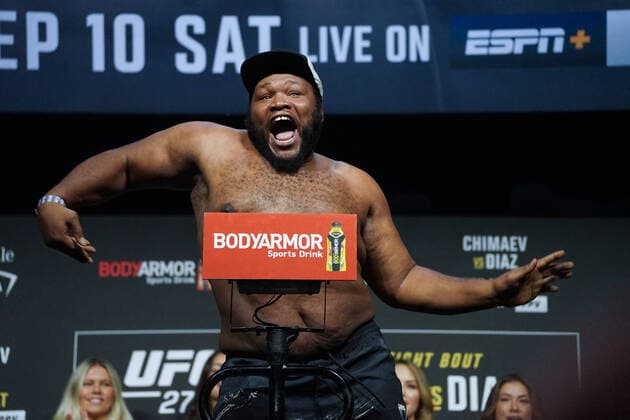 Bilder des Jahres 2022, Sport 09 September Bilder des Jahres 2022, Sport 09 September Sport Themen der Woche KW36 Sport Bilder des Tages LAS VEGAS, NV - SEPTEMBER 9: Chris Barnett weighs in for their UFC 279 bout during the ceremonial weigh-ins on September 9, 2022, at the MGM Grand Arena in Las Vegas, NV. (Photo by Amy Kaplan Icon Sportswire) MMA: SEP 09 UFC 279 Icon220909436279