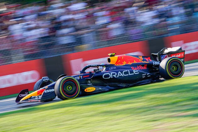 Sergio Perez driving the (11) Oracle Red Bull Racing RB18 during 2022 Formula 1 Pirelli Gran Premio d Italia - Grand Prix of Italy - Free practice and qualifying, Formula 1 Championship in Monza, Italy, September 10 2022  Copyright: xLucaxRossinix xipa-agency.netx xLivexMediax 0
