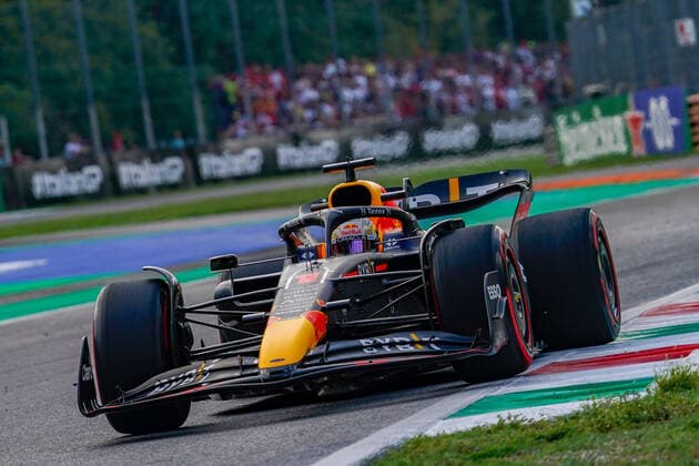 Max Verstappen driving the (1) Oracle Red Bull Racing RB18 during 2022 Formula 1 Pirelli Gran Premio d Italia - Grand Prix of Italy - Free practice and qualifying, Formula 1 Championship in Monza, Italy, September 10 2022  Copyright: xLucaxRossinix xipa-agency.netx xLivexMediax 0