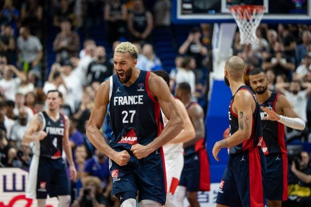 Basketball Berlin 10 09 2022 Eurobasket 2022 Round of 16 Turkey TUR France FRA Rudy Gobert France, No 27 cheer