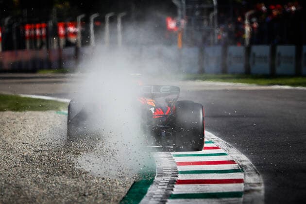 11 PEREZ Sergio (mex), Red Bull Racing RB18, action during the Formula 1 Pirelli Gran Premio d™Italia 2022, Italian Grand Prix 2022, 16th round of the 2022 FIA Formula One World Championship, WM, Weltmeisterschaft from September 9 to 11, 2022 on the Autodromo Nazionale di Monza, in Monza, Italy - F1 - ITALIAN GRAND PRIX 2022 DPPI Panoramic  00122037__V2_3019