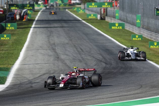 24 ZHOU Guanyu (chi), Alfa Romeo F1 Team ORLEN C42, action during the Formula 1 Pirelli Gran Premio d™Italia 2022, Italian Grand Prix 2022, 16th round of the 2022 FIA Formula One World Championship, WM, Weltmeisterschaft from September 9 to 11, 2022 on the Autodromo Nazionale di Monza, in Monza, Italy - F1 - ITALIAN GRAND PRIX 2022 DPPI Panoramic  00122037_G00D8615.JPG_